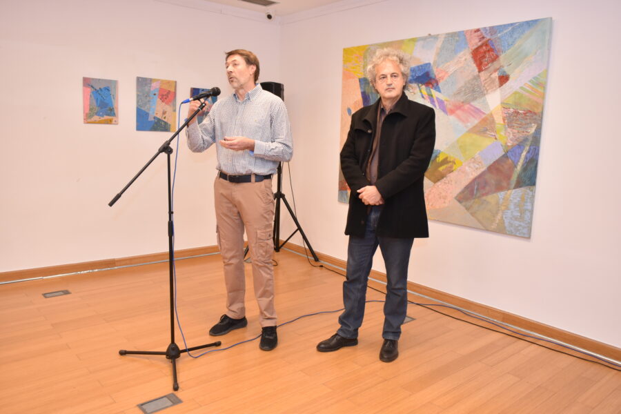 У Музеју у Пријепољу отворена изложба слика Драгана Деспотовића „Обојене сенке“